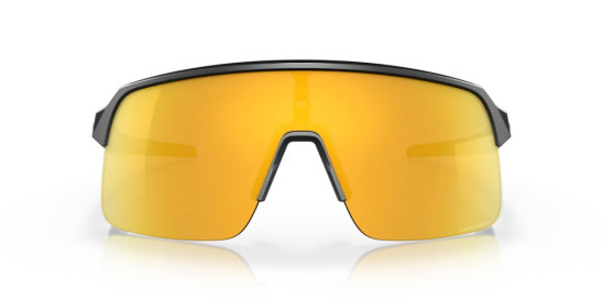 detail Slnečné okuliare Oakley 9463-1339 Sutro Lite Matte Carbon s Prizm 24K šošovkami