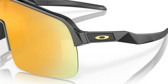 detail Slnečné okuliare Oakley 9463-1339 Sutro Lite Matte Carbon s Prizm 24K šošovkami