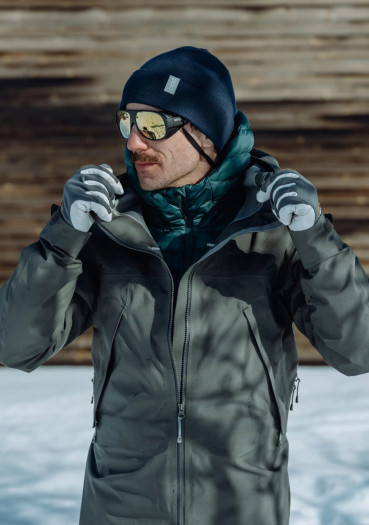 detail Pánska čiapka POC Urbane Beanie Turmaline Navy – mestský štýl a každodenný komfort