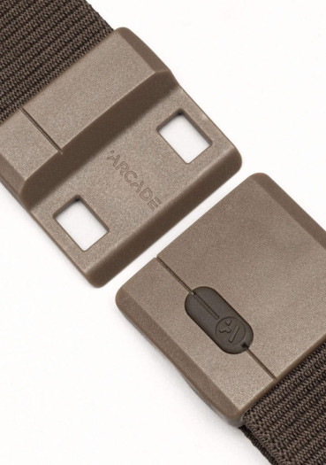 detail Opasok Arcade Aero Medium Brown 101cm