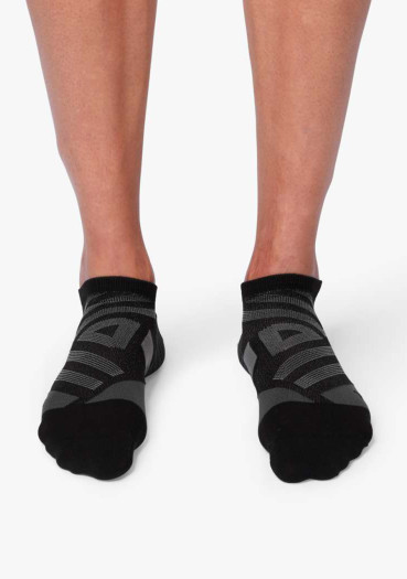 detail Pánske ponožky On Running Low Sock M Black / Shadow