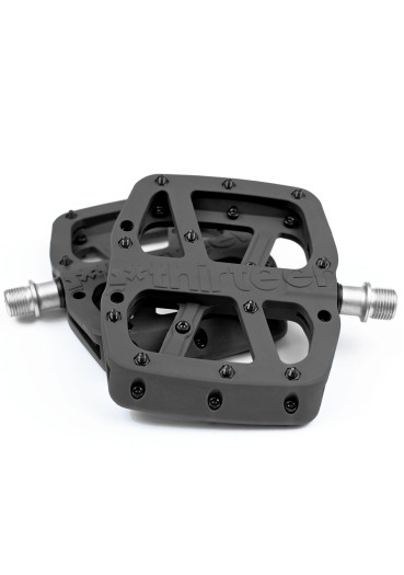 detail E*thirteen Base Flat Pedal Pin Kit – čierny (vrátane 14 oceľových pinov)